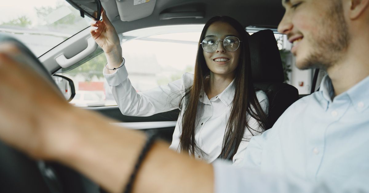 Evaluating Driving Instructors Through Student Feedback
