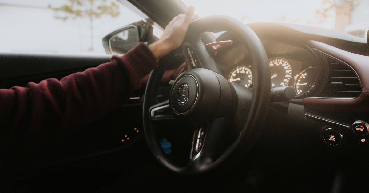 How Refresher Driving Lessons Can Improve Road Safety